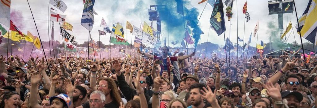Ακυρώνονται τα μουσικά φεστιβάλ στην Μεγάλη Βρετανία λόγω κορονοιού