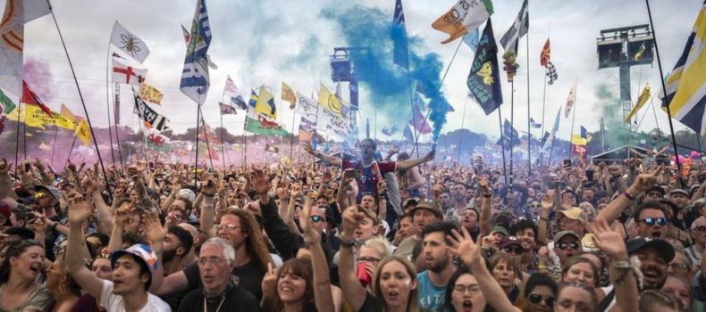 Ακυρώνονται τα μουσικά φεστιβάλ στην Μεγάλη Βρετανία λόγω κορονοιού